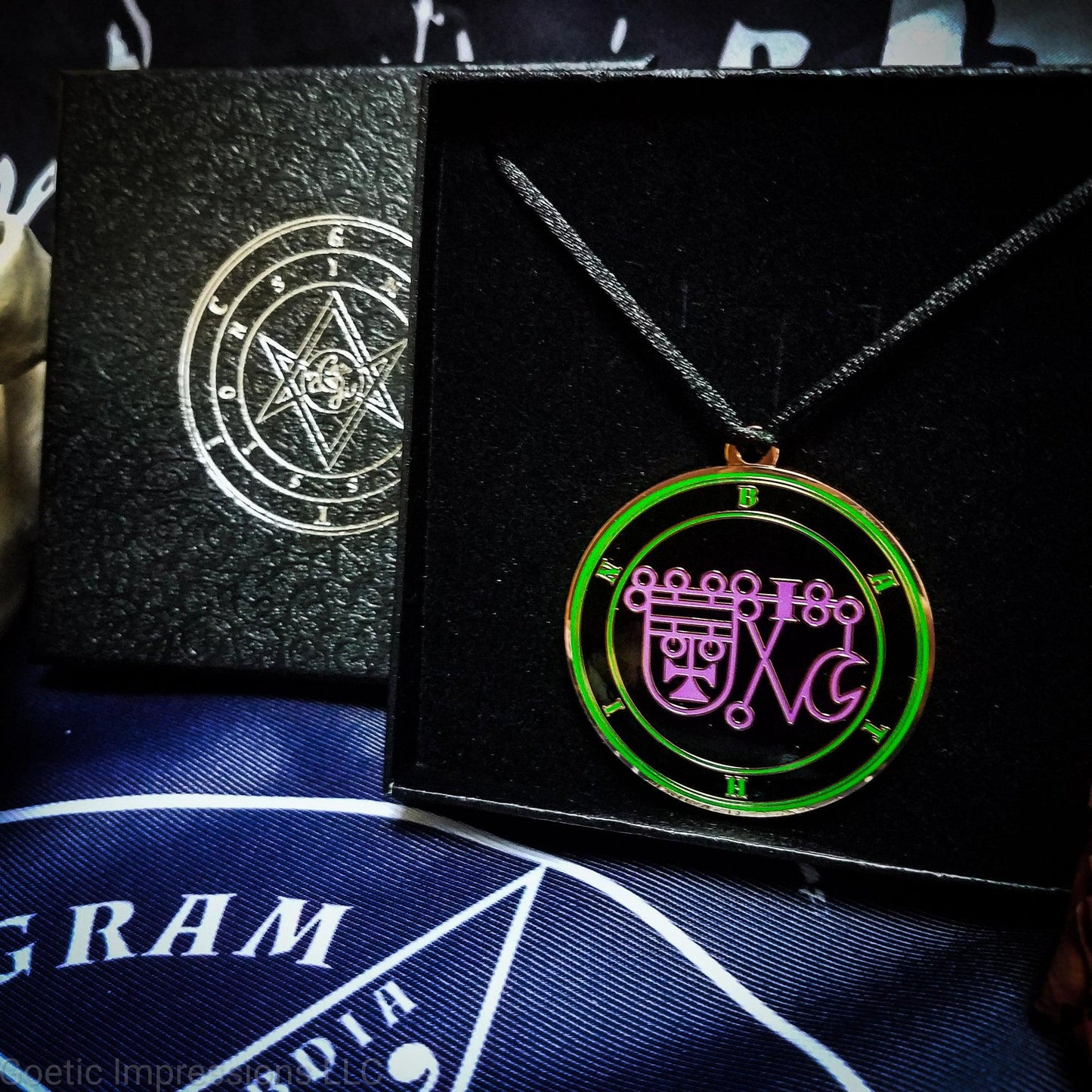 Magus Bathin medallion with gift box.