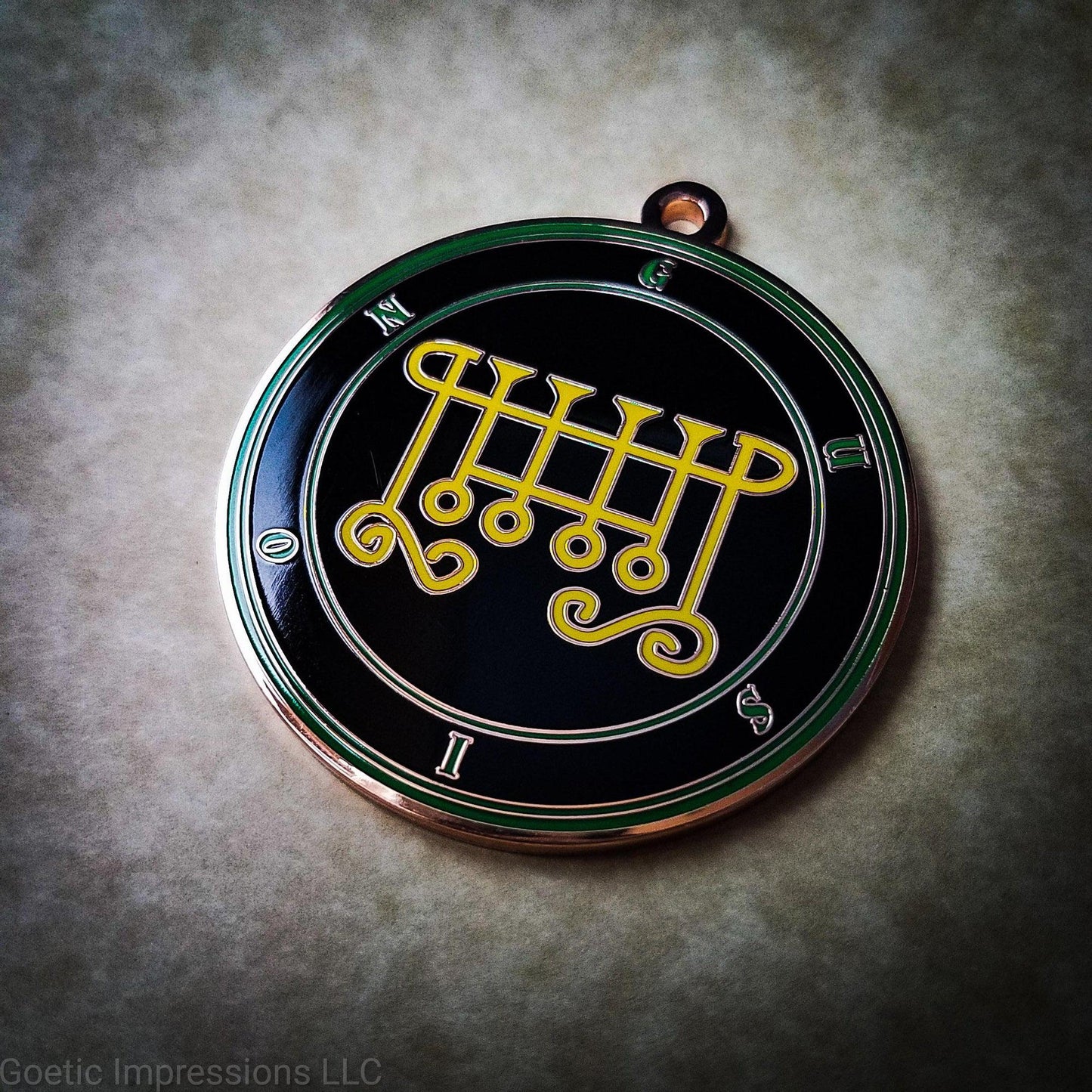 Talisman of goetic spirit Gusion. Gusion's sigil is yellow with the circles surrounding in green along with the name on a black background.