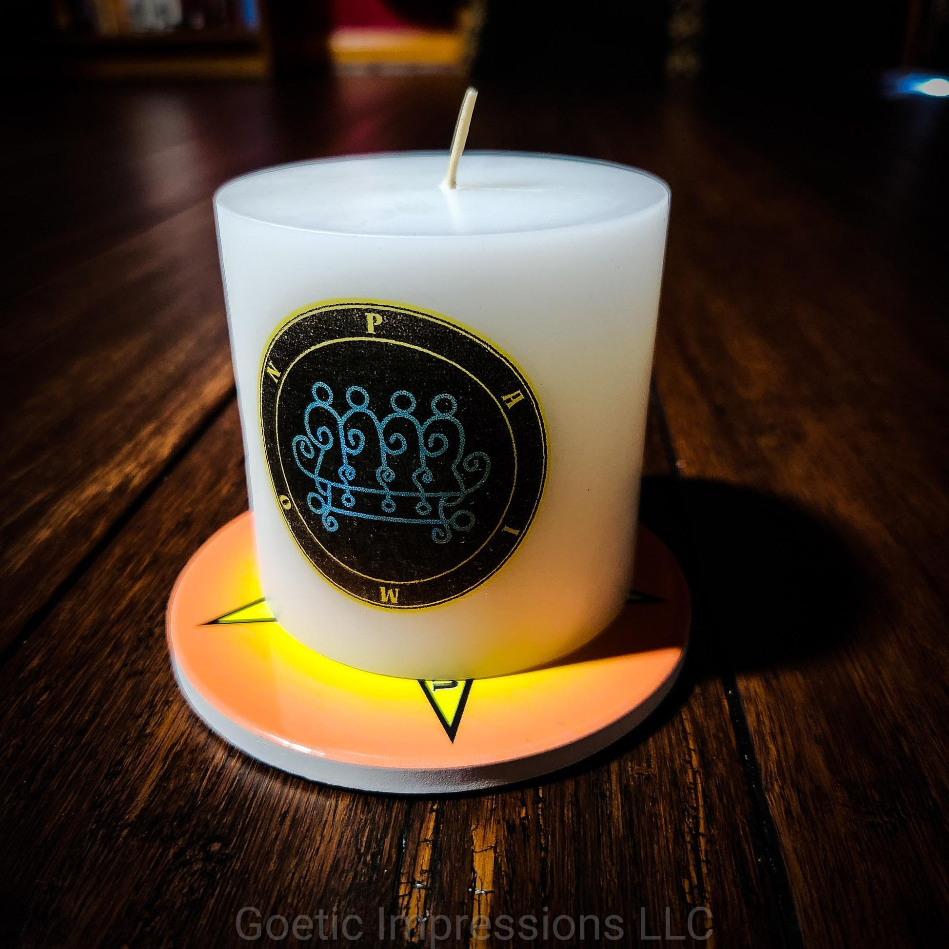 A Paimon candle on a tetragrammaton disk.